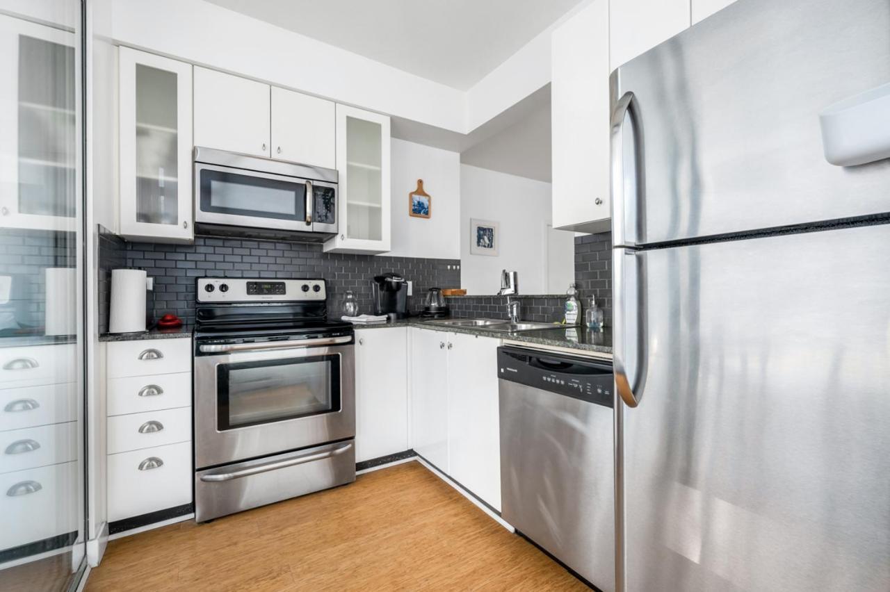 Bright 2 Bedroom Condo Downtown With Free Parking Vancouver Exterior foto