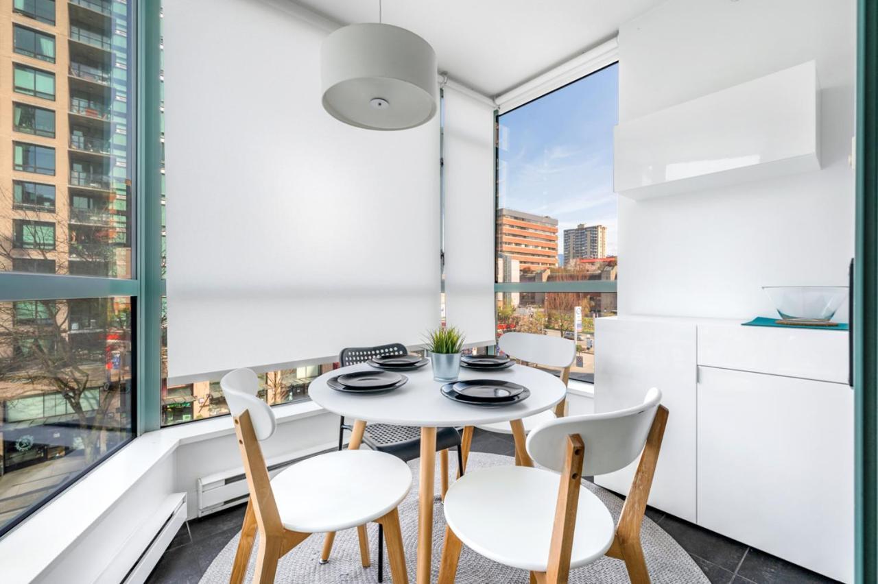 Bright 2 Bedroom Condo Downtown With Free Parking Vancouver Exterior foto